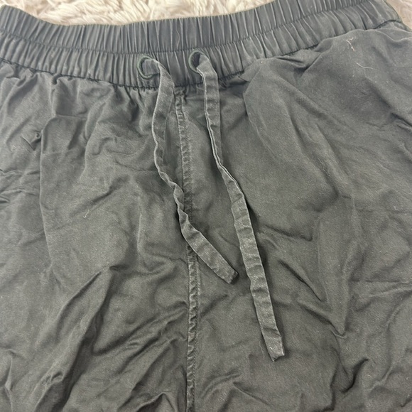 Lululemon Move Lightly Short *5.5" Evergreen - Picture 2 of 6